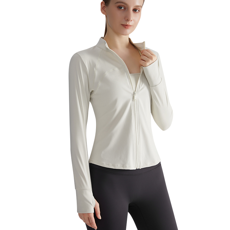 LAHN new long-necked sport coat for women, slim-fitting and flattering, versatile and easy to wear. With zippers. Fitness, yoga and sport clothing. Long sleeves. Autumn style. - in-use view