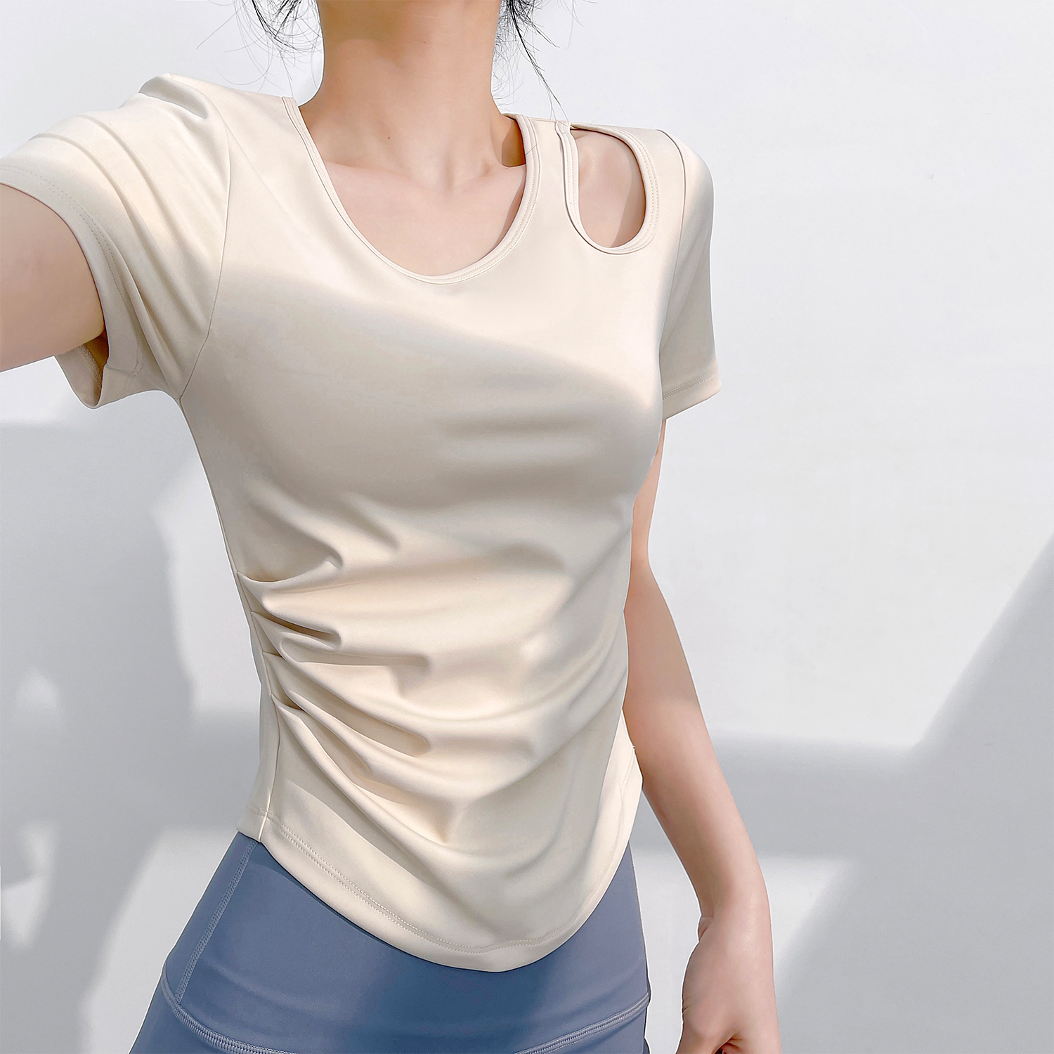 Peach-shaped hollow pleated short-sleeved shirt