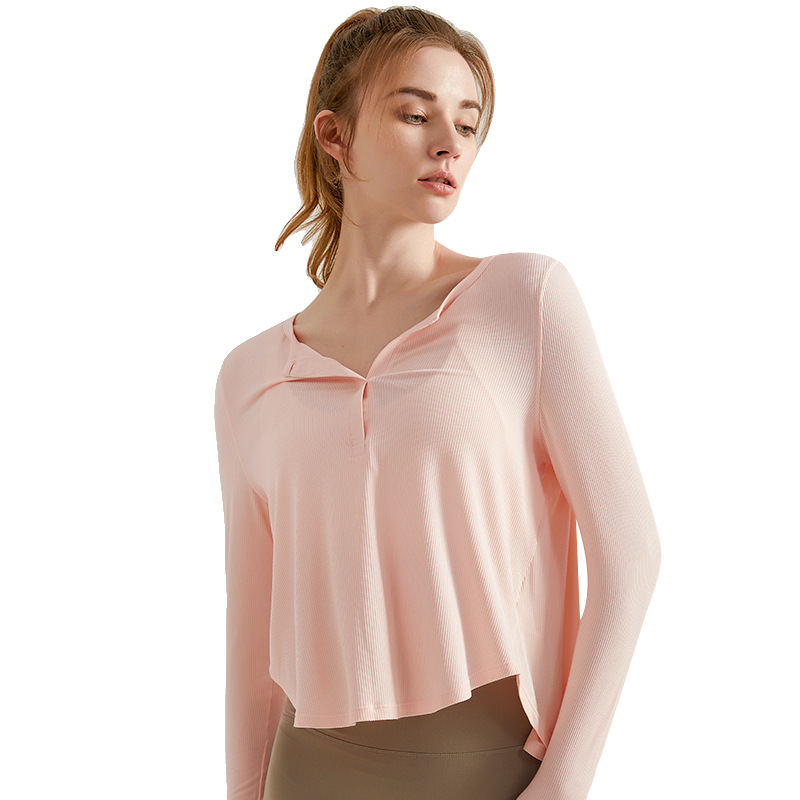 Spring yoga top with long sleeves, loose fit, quick-drying and breathable ribbed fabric, suitable for running, fitness and as an outer layer for yoga, women's style - in-use view