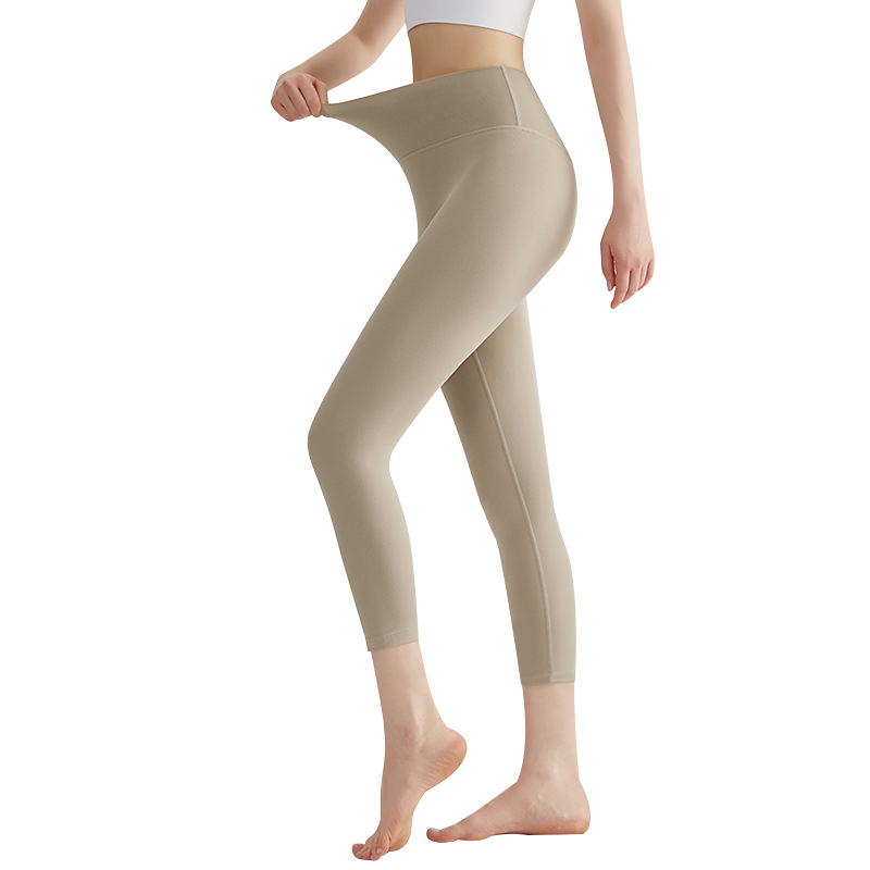 New slim-fit cloud-textured yoga pants with a three-quarter length, without sizing, without embarrassing seams, high-waisted, hip-raising, sports-style tight pants for women to wear outside. - in-use view