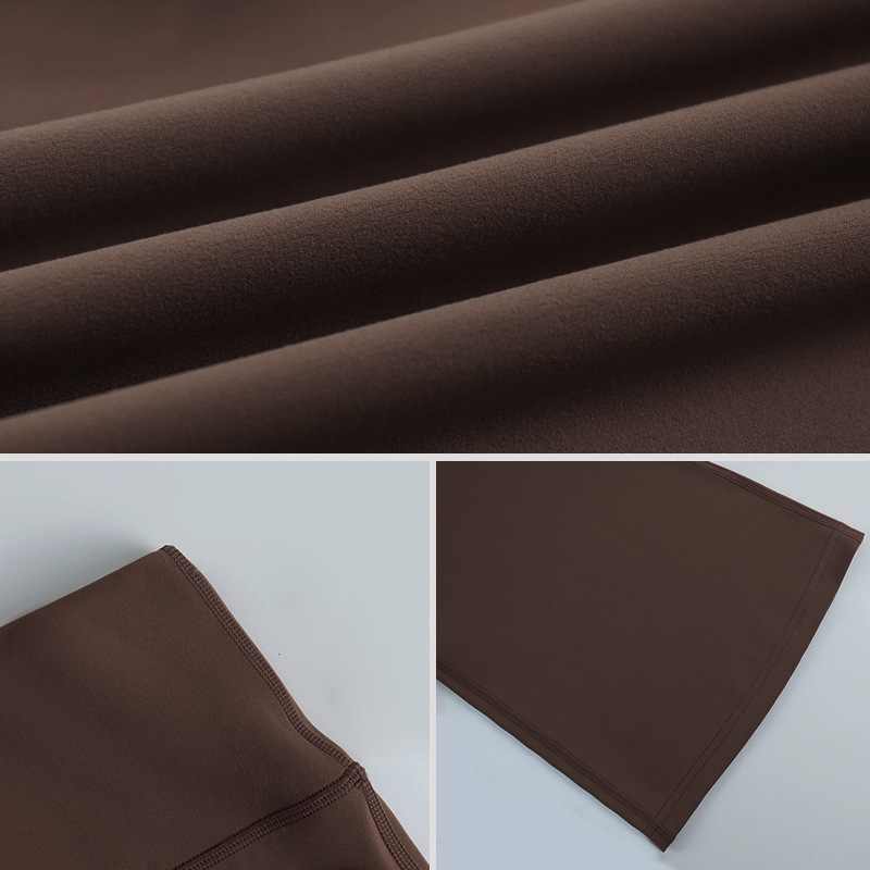 LAHN yoga pants have a slight flare and no embarrassing seams. They are designed for lifting the buttocks and are suitable for women to wear as an outer garment. They are a pair of nine-inch high-waisted, wide-leg, flared pants. - texture close-up