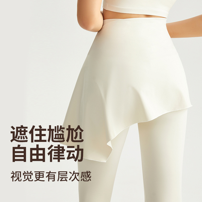 Vimann two-piece nude yoga pants, worn externally, are made of tight fabric without any embarrassing detachable pantyhose. They feature a high waist and a buttock-revealing design for fitness. - detail view