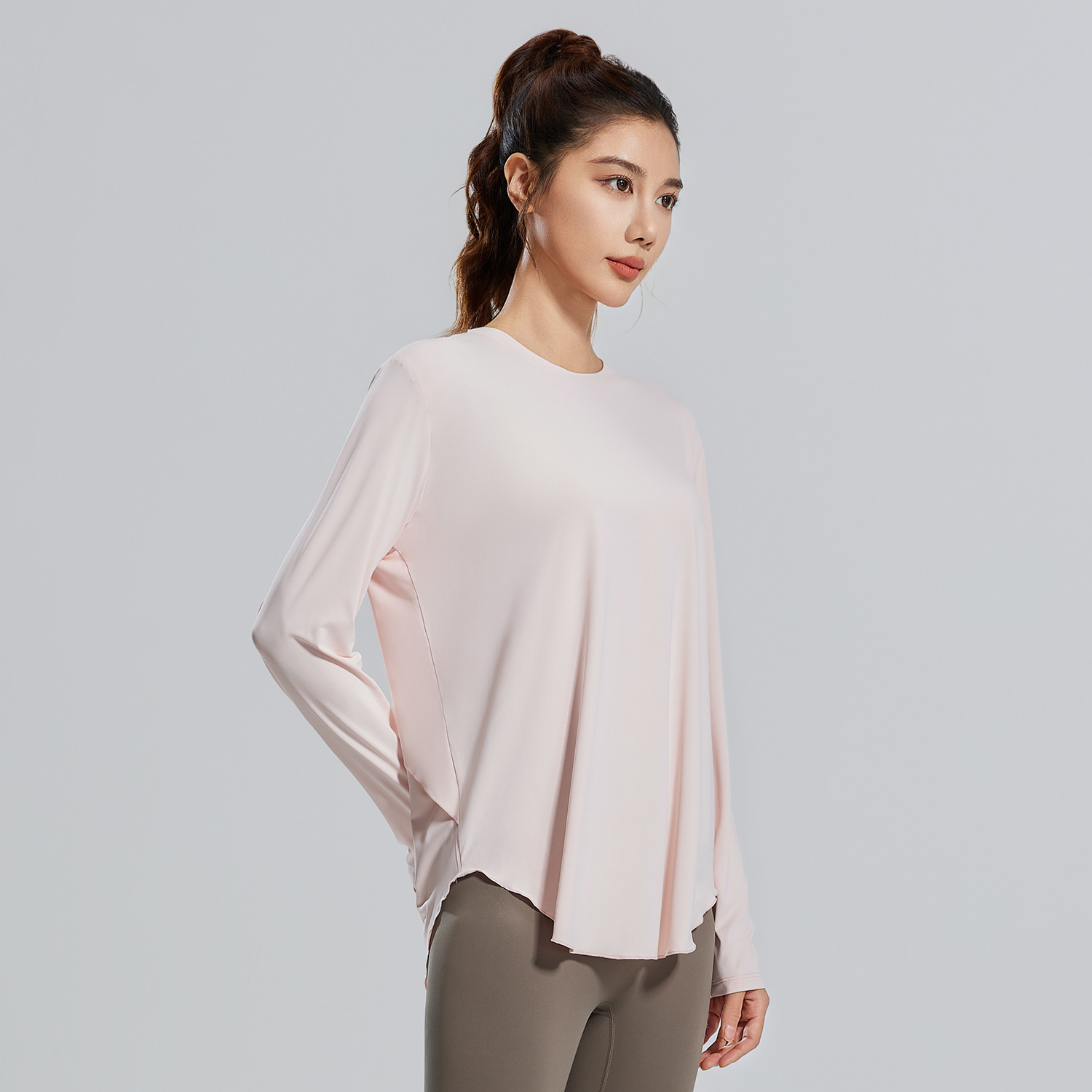Silk-covered loose-fitting back-hemmed blouse - side view
