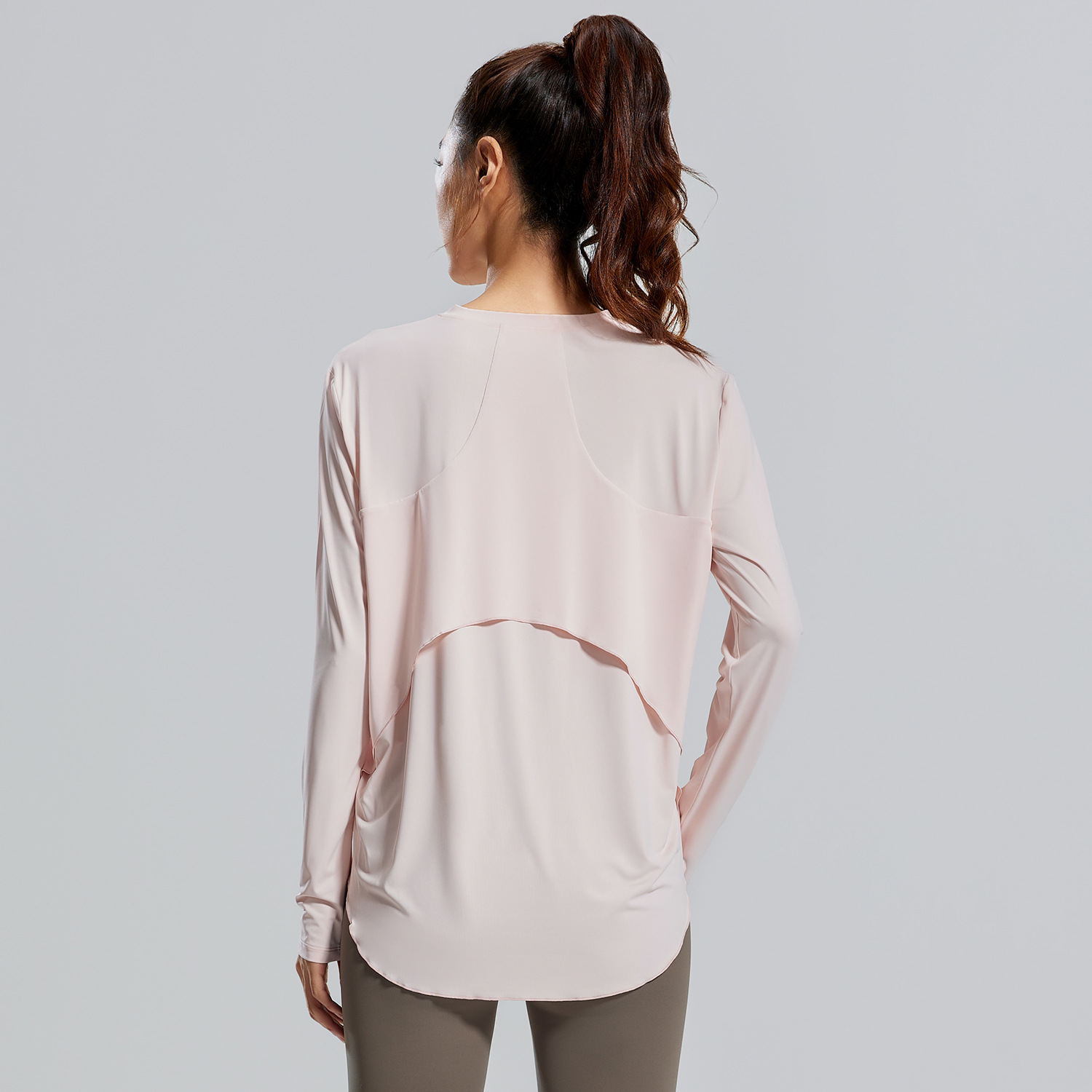 Silk-covered loose-fitting back-hemmed blouse - detail view