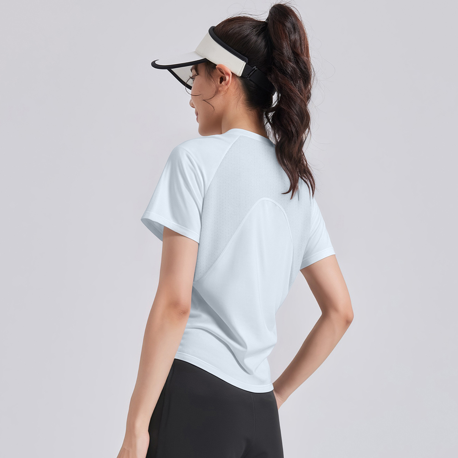 Back arc mesh loose short-sleeved shirt - detail view