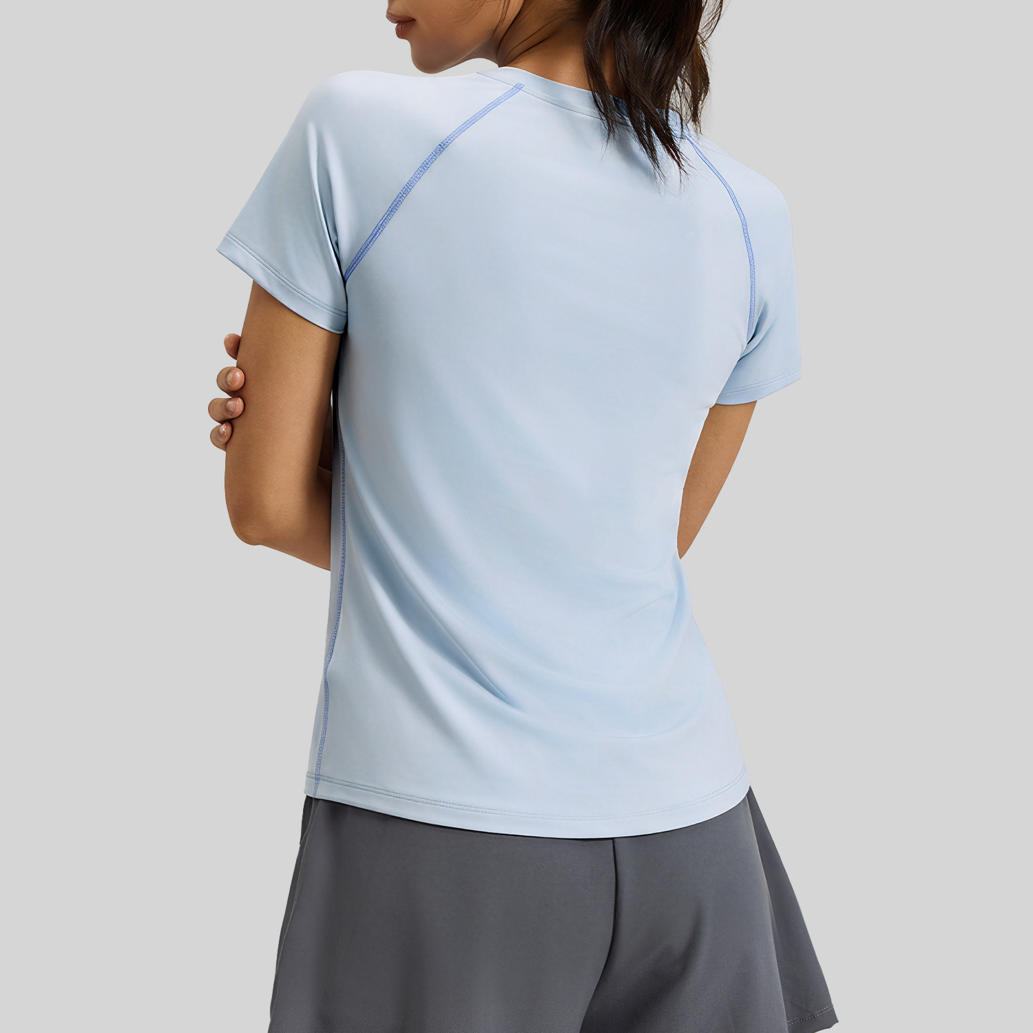 Contrasting color accent stripes, loose short-sleeved shirt - detail view
