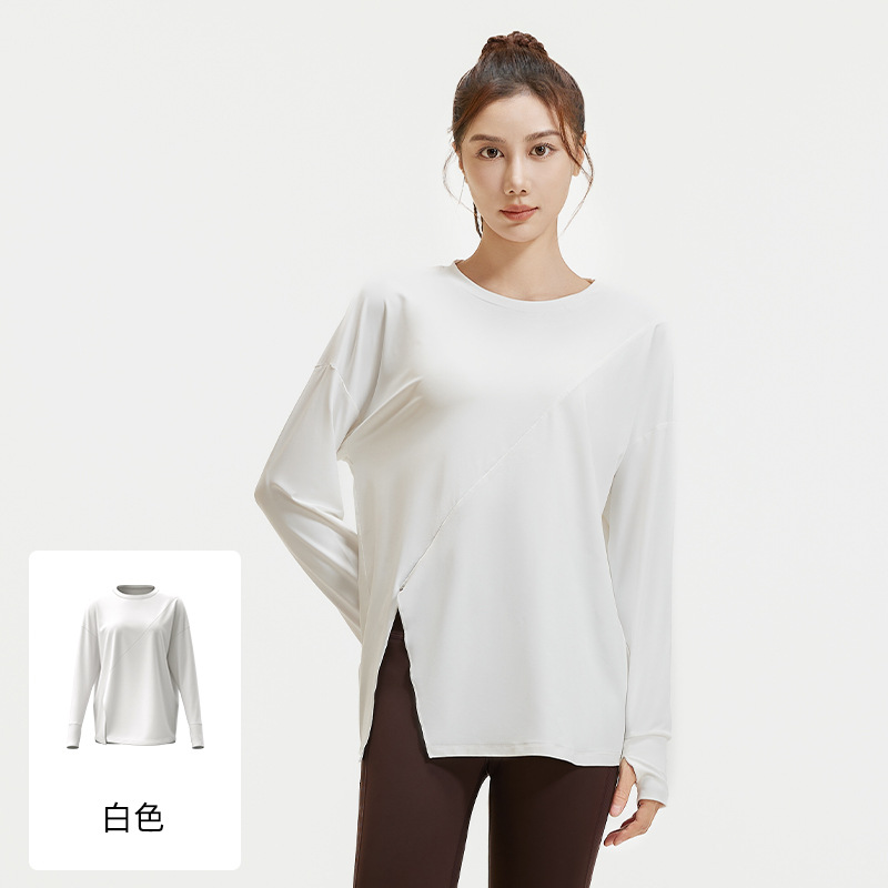 Slit, loose long sleeves