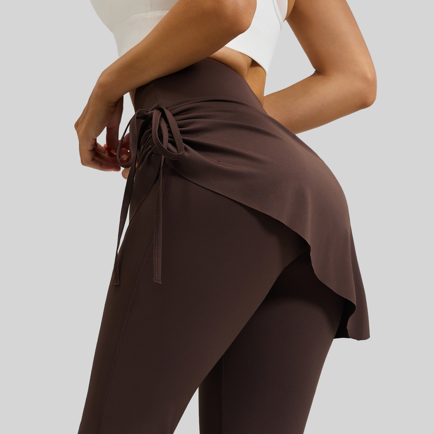 Peach-colored pleated pants - detail view