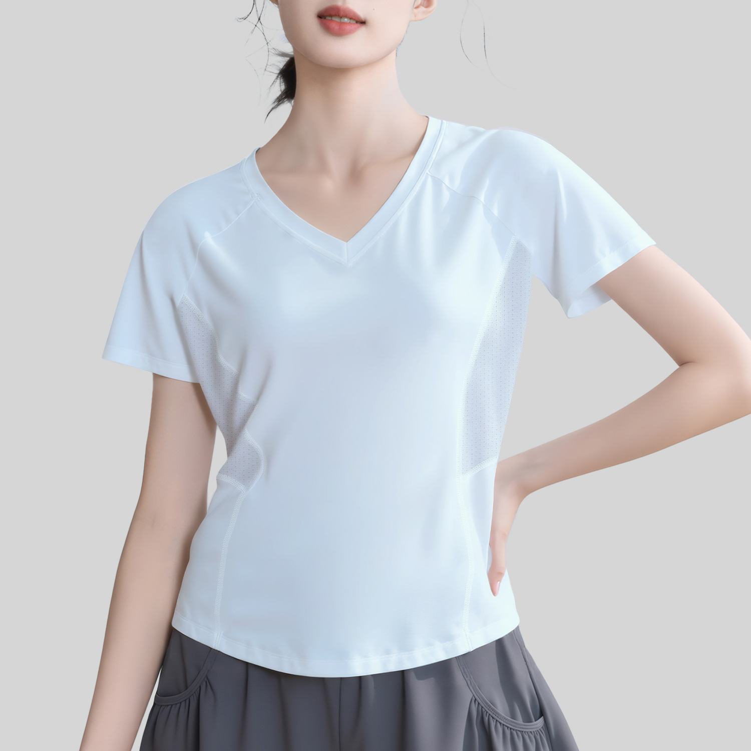 Back arc mesh V-neck short sleeve - detail view
